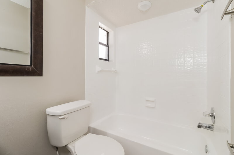 2,030/Mo, 8533 Gum Tree Ave New Port Richey, FL 34653 Main Bathroom View 2