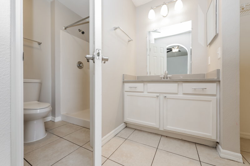 1,905/Mo, 6241 Perdita Court Wesley Chapel, FL 33545 Main Bathroom View