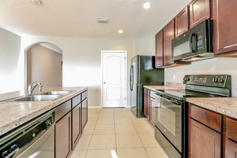 1,920/Mo, 586 Hartford Heights St Spring Hill, FL 34609 Kitchen View