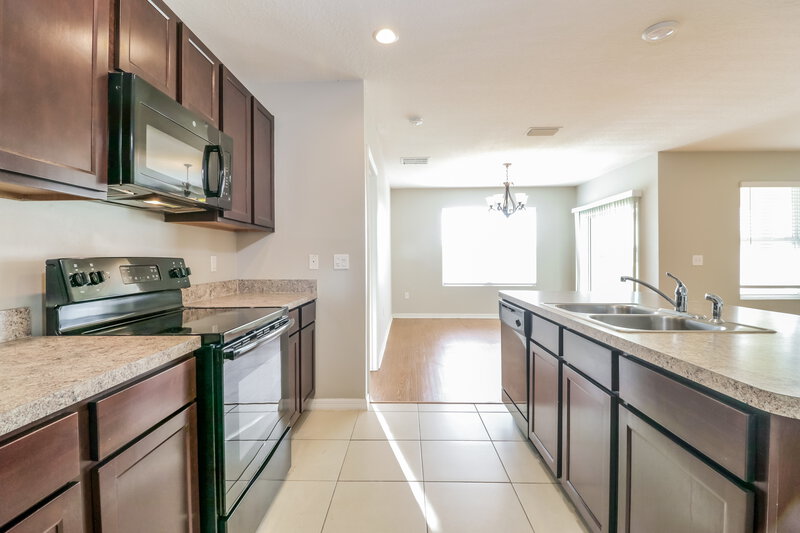 1,920/Mo, 586 Hartford Heights St Spring Hill, FL 34609 Kitchen View 2