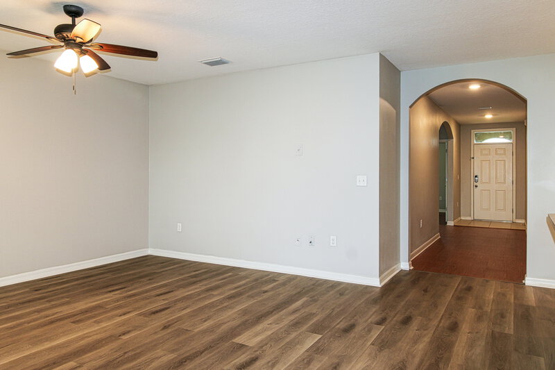 1,945/Mo, 586 Hartford Heights St Spring Hill, FL 34609 Main Bedroom View 2