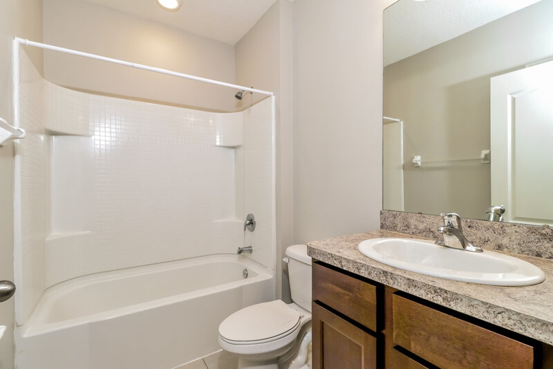1,920/Mo, 586 Hartford Heights St Spring Hill, FL 34609 Bathroom View