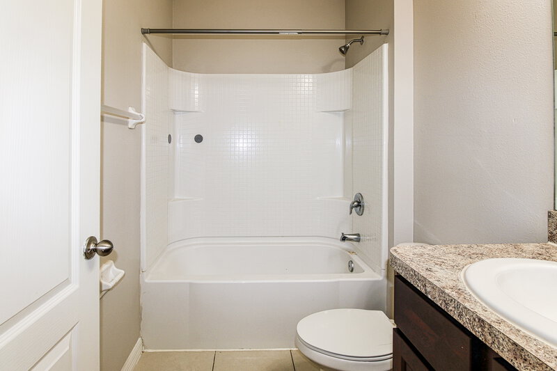 1,945/Mo, 586 Hartford Heights St Spring Hill, FL 34609 Bathroom View