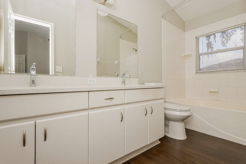 2,225/Mo, 10724 Deepbrook Dr Riverview, FL 33569 Main Bathroom View