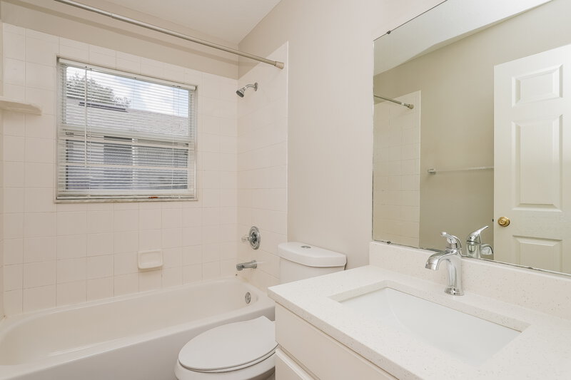 2,225/Mo, 10724 Deepbrook Dr Riverview, FL 33569 Bathroom View