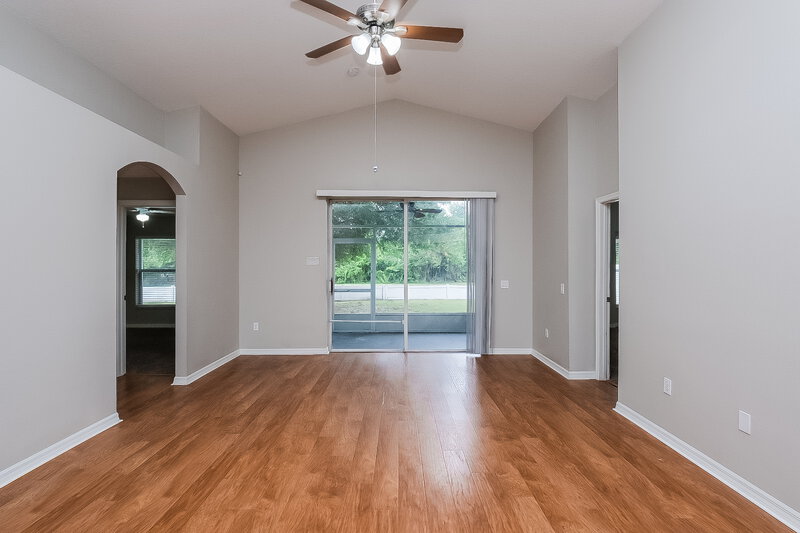 2,305/Mo, 13035 Bridleford Dr Gibsonton, FL 33534 Living Room View 2