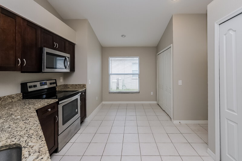 2,305/Mo, 13035 Bridleford Dr Gibsonton, FL 33534 Kitchen View