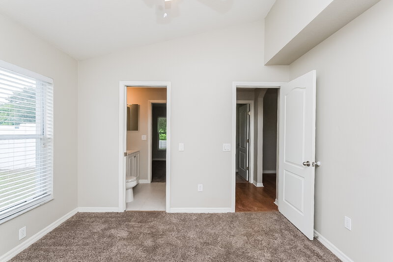 2,305/Mo, 13035 Bridleford Dr Gibsonton, FL 33534 Main Bedroom View 2
