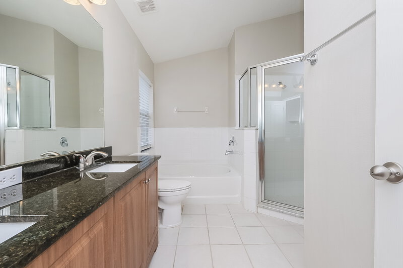 2,305/Mo, 13035 Bridleford Dr Gibsonton, FL 33534 Main Bathroom View