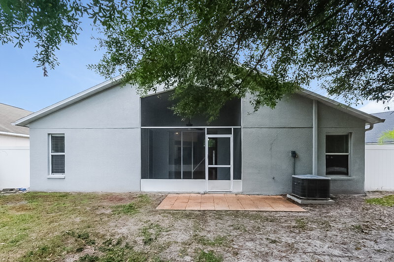 2,305/Mo, 13035 Bridleford Dr Gibsonton, FL 33534 Rear View