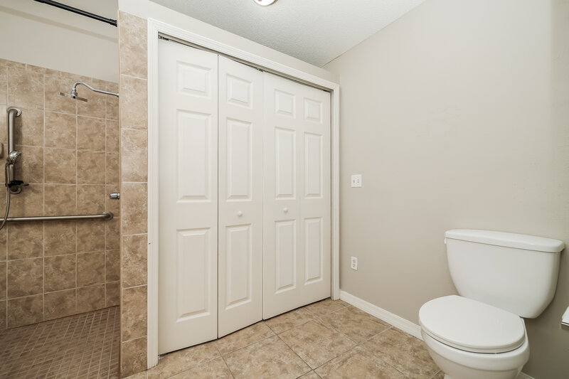 2,160/Mo, 6713 Summer Cove Dr Riverview, FL 33578 Main Bathroom View 2