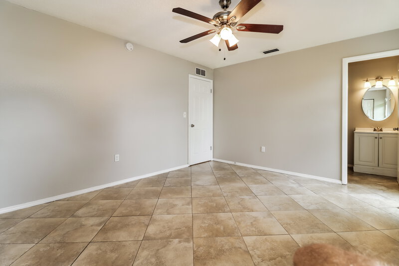 2,350/Mo, 4839 Cypress Tree Dr Tampa, FL 33624 Main Bedroom View 2