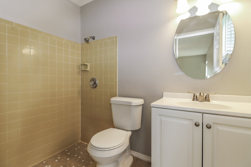 2,350/Mo, 4839 Cypress Tree Dr Tampa, FL 33624 Main Bathroom View