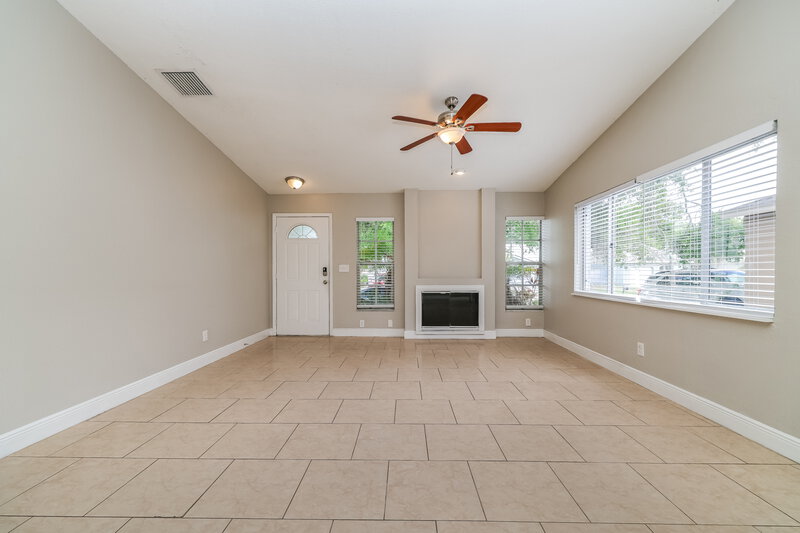 2,235/Mo, 11105 Cherrywood Ln Riverview, FL 33579 Living Room View