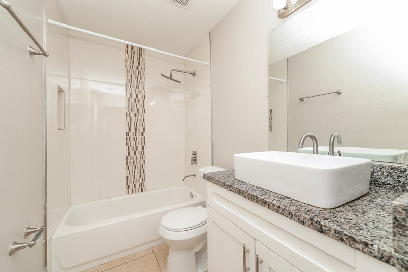 2,235/Mo, 11105 Cherrywood Ln Riverview, FL 33579 Bathroom View