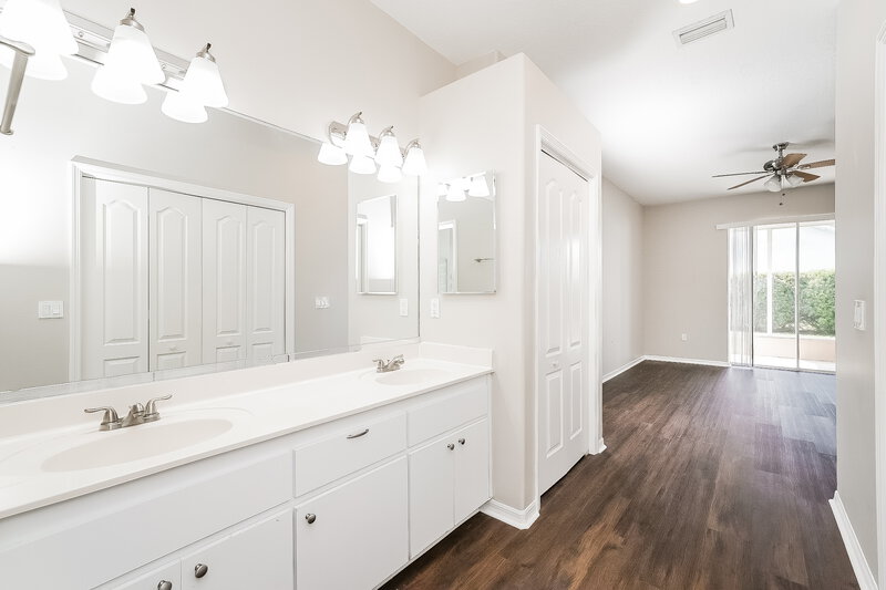 2,265/Mo, 8712 Cypress Lakes Blvd New Port Richey, FL 34653 Main Bathroom View