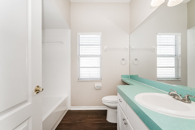 2,265/Mo, 8712 Cypress Lakes Blvd New Port Richey, FL 34653 Bathroom View