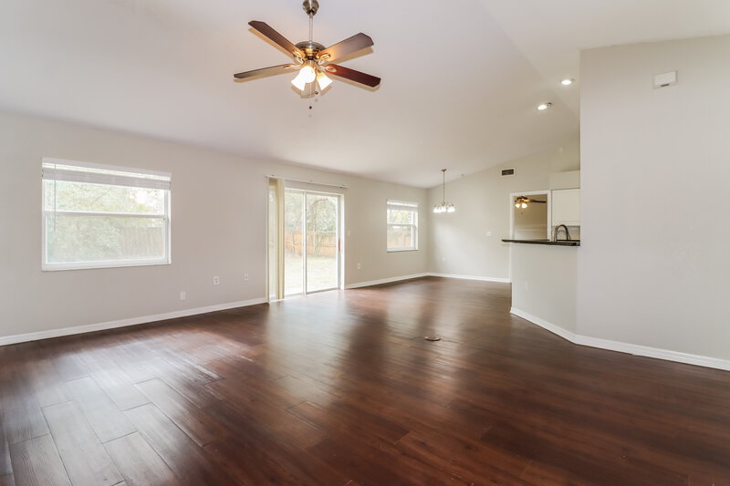 2,180/Mo, 154 Winston Manor Cir Seffner, FL 33584 Living Room View 2
