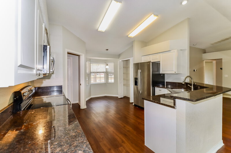 2,180/Mo, 154 Winston Manor Cir Seffner, FL 33584 Kitchen View