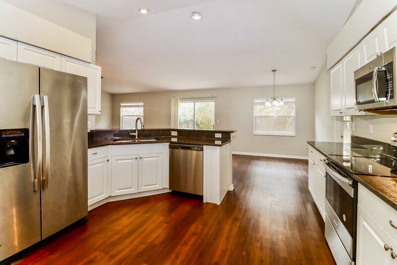2,180/Mo, 154 Winston Manor Cir Seffner, FL 33584 Kitchen View 2