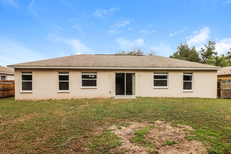 2,180/Mo, 154 Winston Manor Cir Seffner, FL 33584 Rear View