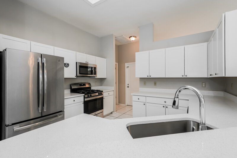 2,550/Mo, 1540 Clearglades Dr Wesley Chapel, FL 33543 Kitchen View 2