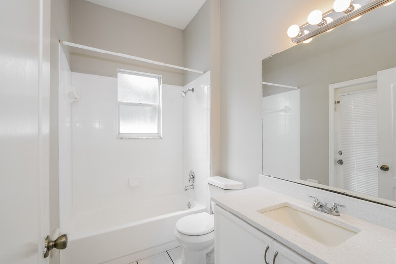 2,550/Mo, 1540 Clearglades Dr Wesley Chapel, FL 33543 Bathroom View