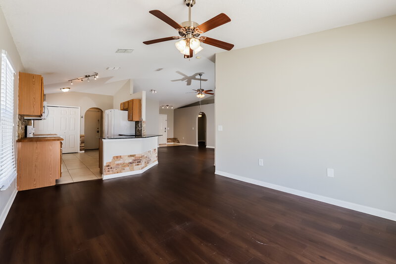 2,090/Mo, 12620 Lake Vista Dr Gibsonton, FL 33534 Dining Room View 2