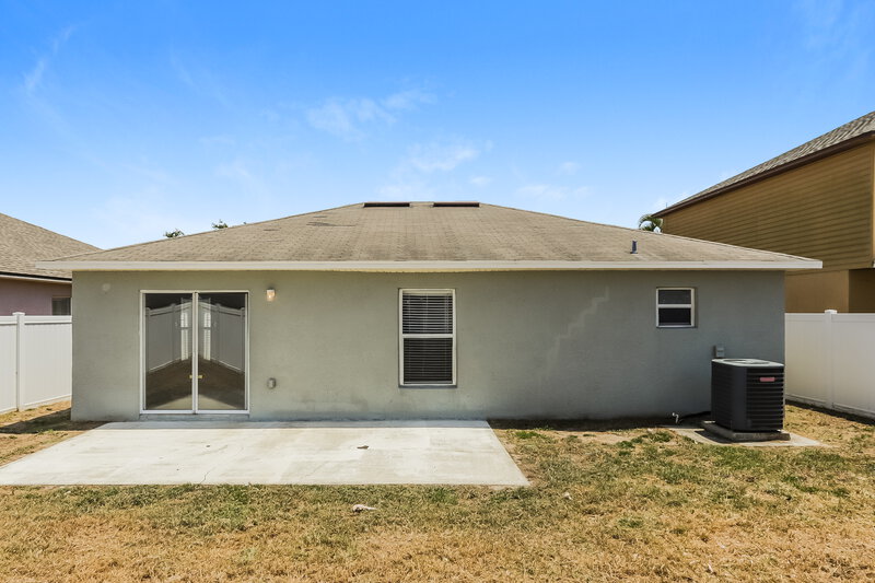 2,090/Mo, 12620 Lake Vista Dr Gibsonton, FL 33534 Rear View