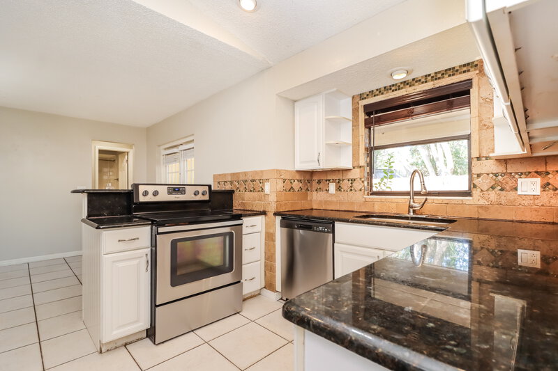 2,310/Mo, 5503 Bluejay Ln Tampa, FL 33625 Kitchen View