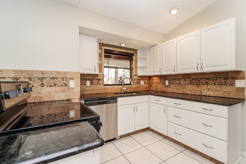 2,310/Mo, 5503 Bluejay Ln Tampa, FL 33625 Kitchen View 3