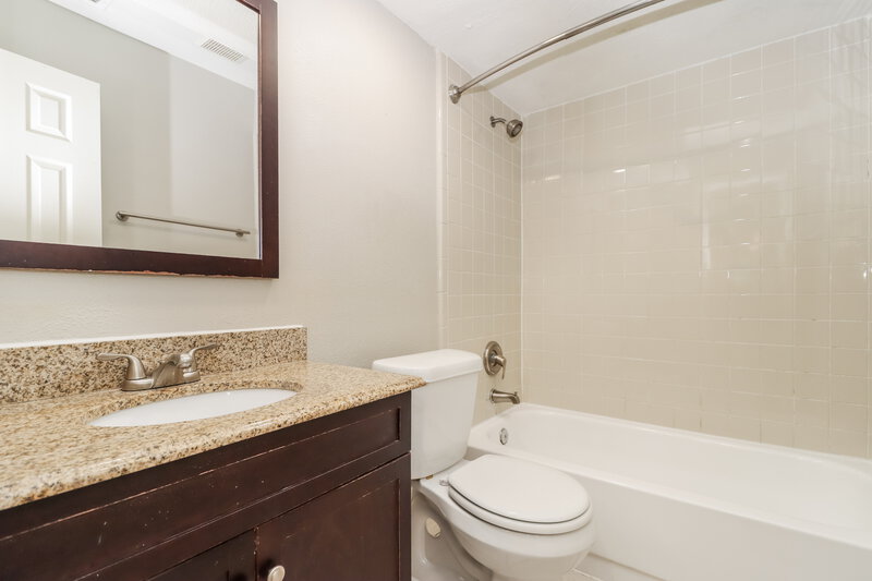 2,310/Mo, 5503 Bluejay Ln Tampa, FL 33625 Bathroom View