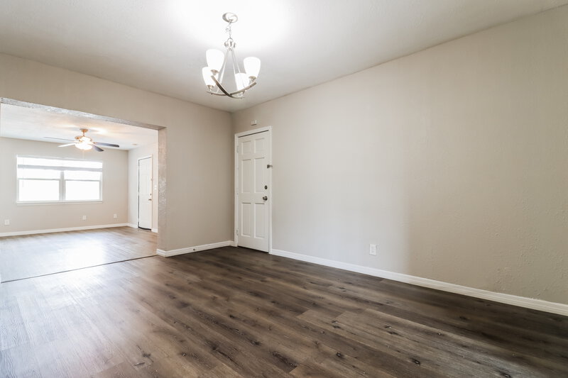 2,430/Mo, 635 38Th St S Saint Petersburg, FL 33711 Dining Room View 2