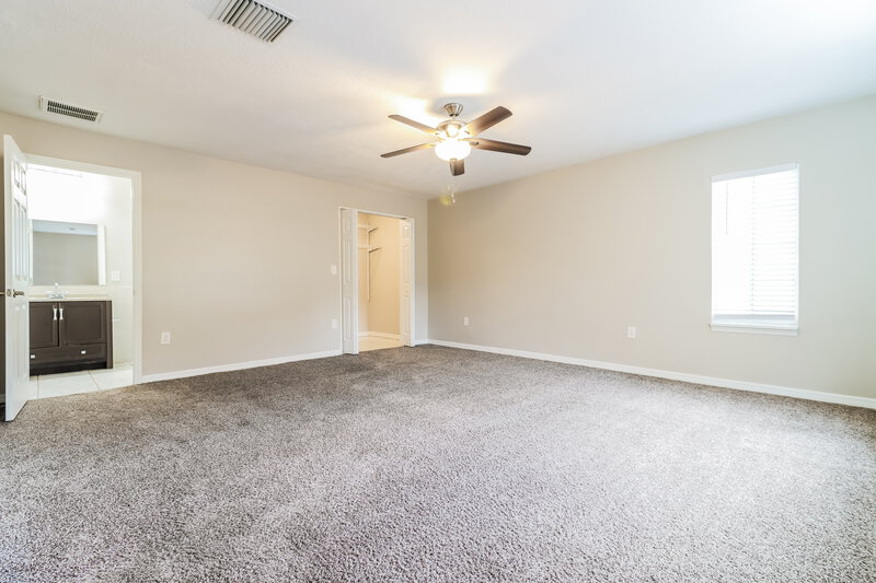 2,430/Mo, 635 38Th St S Saint Petersburg, FL 33711 Main Bedroom View
