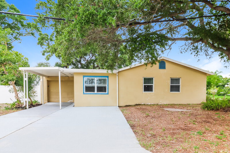 2,430/Mo, 635 38Th St S Saint Petersburg, FL 33711 Rear View