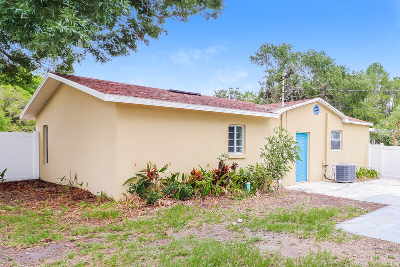 2,430/Mo, 635 38Th St S Saint Petersburg, FL 33711 Rear View 2