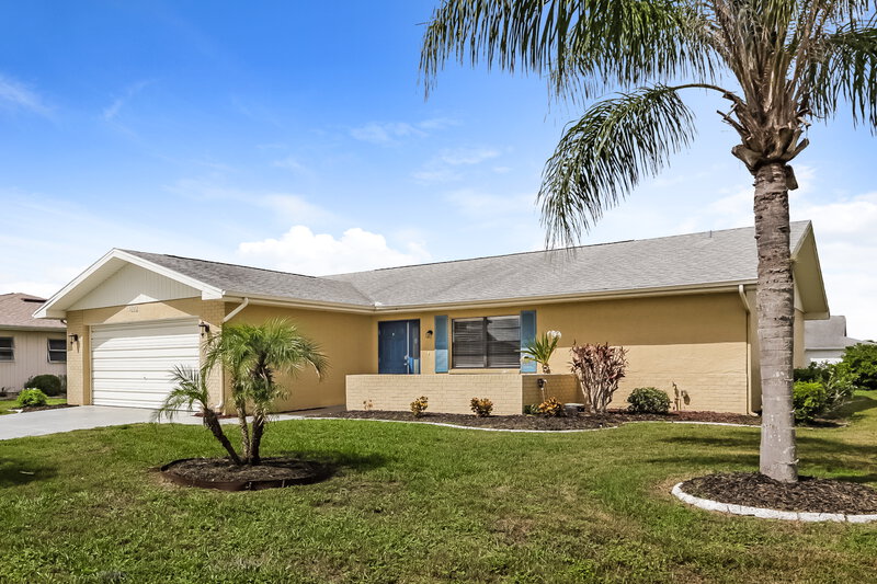 1,750/Mo, 1802 Fort Duquesna Dr Sun City Center, FL 33573 Front View