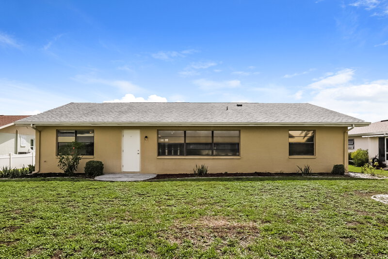 1,750/Mo, 1802 Fort Duquesna Dr Sun City Center, FL 33573 Rear View