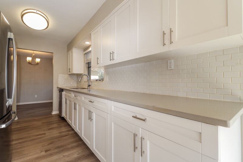 2,245/Mo, 2319 Surrey Ln Clearwater, FL 33763 Kitchen View 2