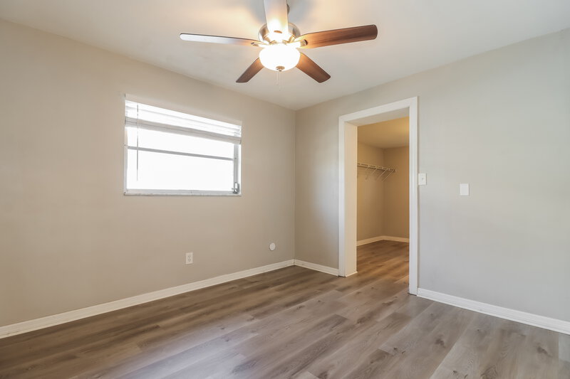 2,245/Mo, 2319 Surrey Ln Clearwater, FL 33763 Main Bedroom View