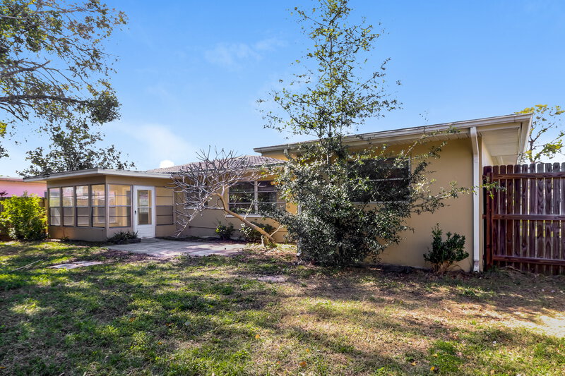 2,245/Mo, 2319 Surrey Ln Clearwater, FL 33763 Rear View