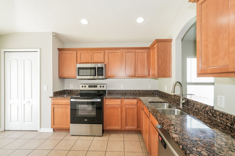 3,590/Mo, 18114 Cypress Bay Parkway Land O Lakes, FL 34638 Kitchen View