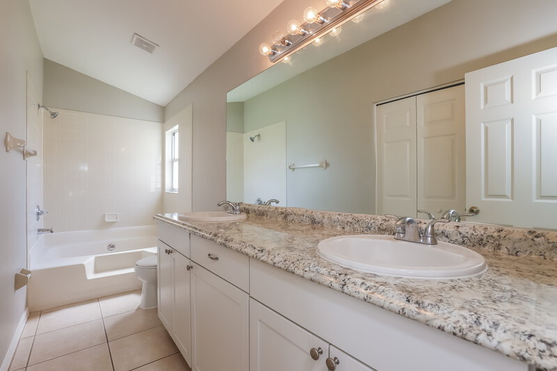 2,280/Mo, 1307 Ocean Reef Road Wesley Chapel, FL 33544 Main Bathroom View