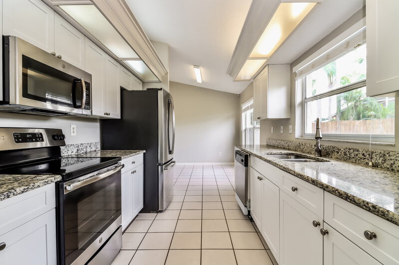 2,550/Mo, 1404 Forsyth Way Brandon, FL 33511 Kitchen View