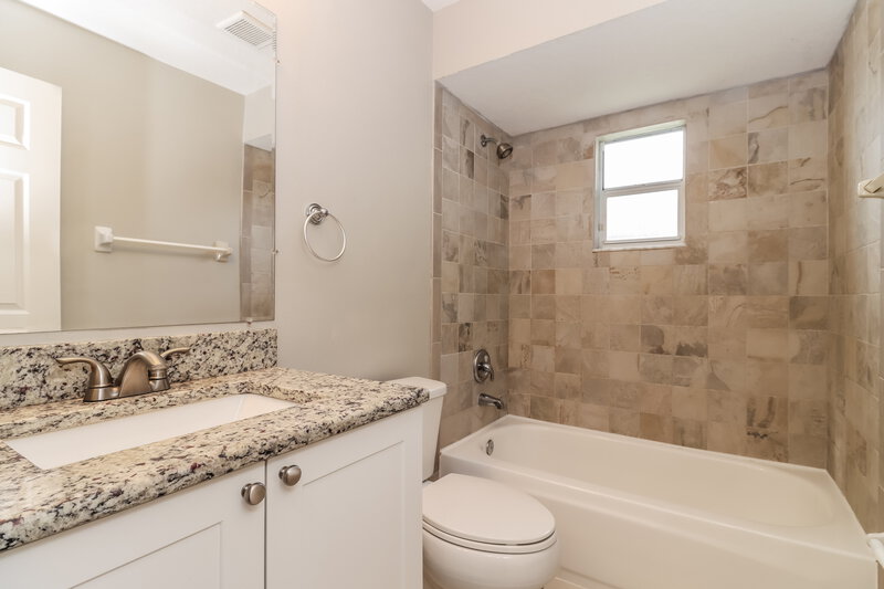 2,550/Mo, 1404 Forsyth Way Brandon, FL 33511 Bathroom View