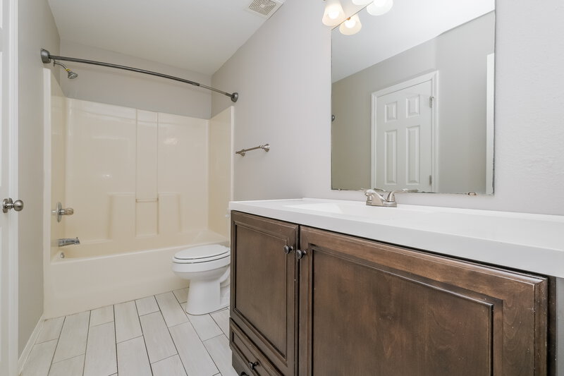 2,040/Mo, 2405 Brownwood Dr Mulberry, FL 33860 Bathroom View