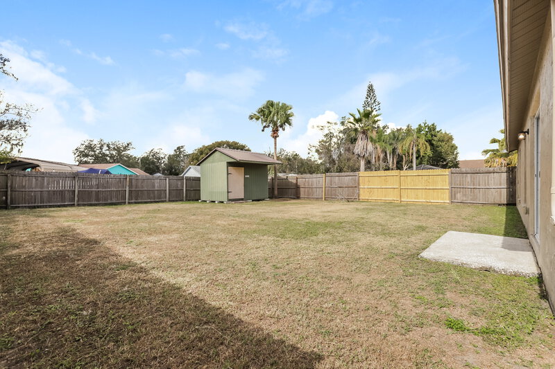 2,100/Mo, 1306 Keel Place Valrico, FL 33594 Backyard View