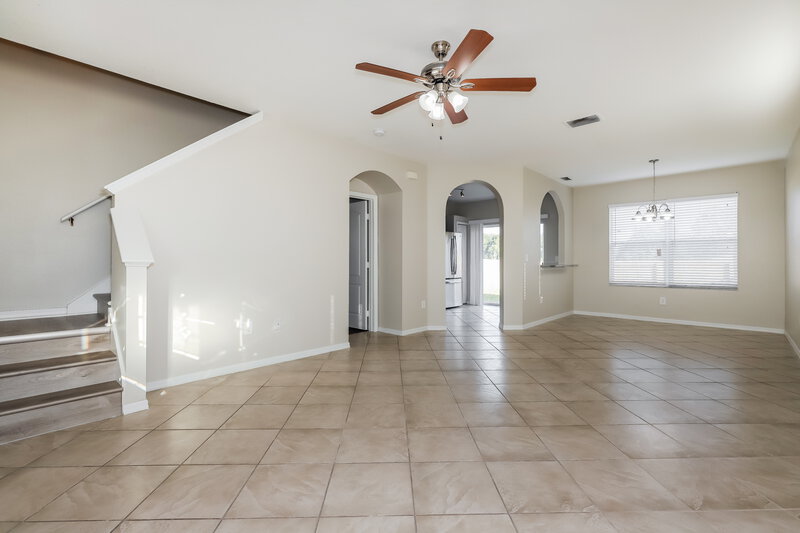 2,330/Mo, 417 Maple Pointe Dr Seffner, FL 33584 Living Room View