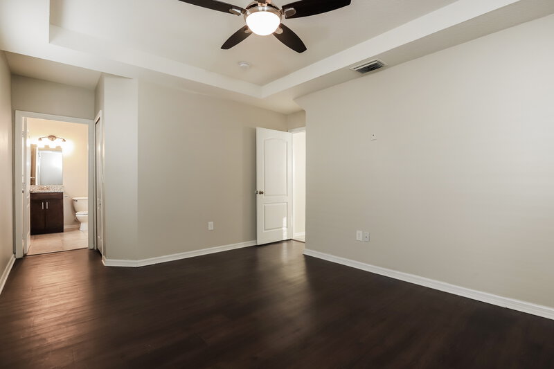 2,330/Mo, 417 Maple Pointe Dr Seffner, FL 33584 Main Bedroom View 2