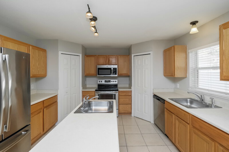 2,320/Mo, 14388 Finsbury Dr Spring Hill, FL 34609 Kitchen View